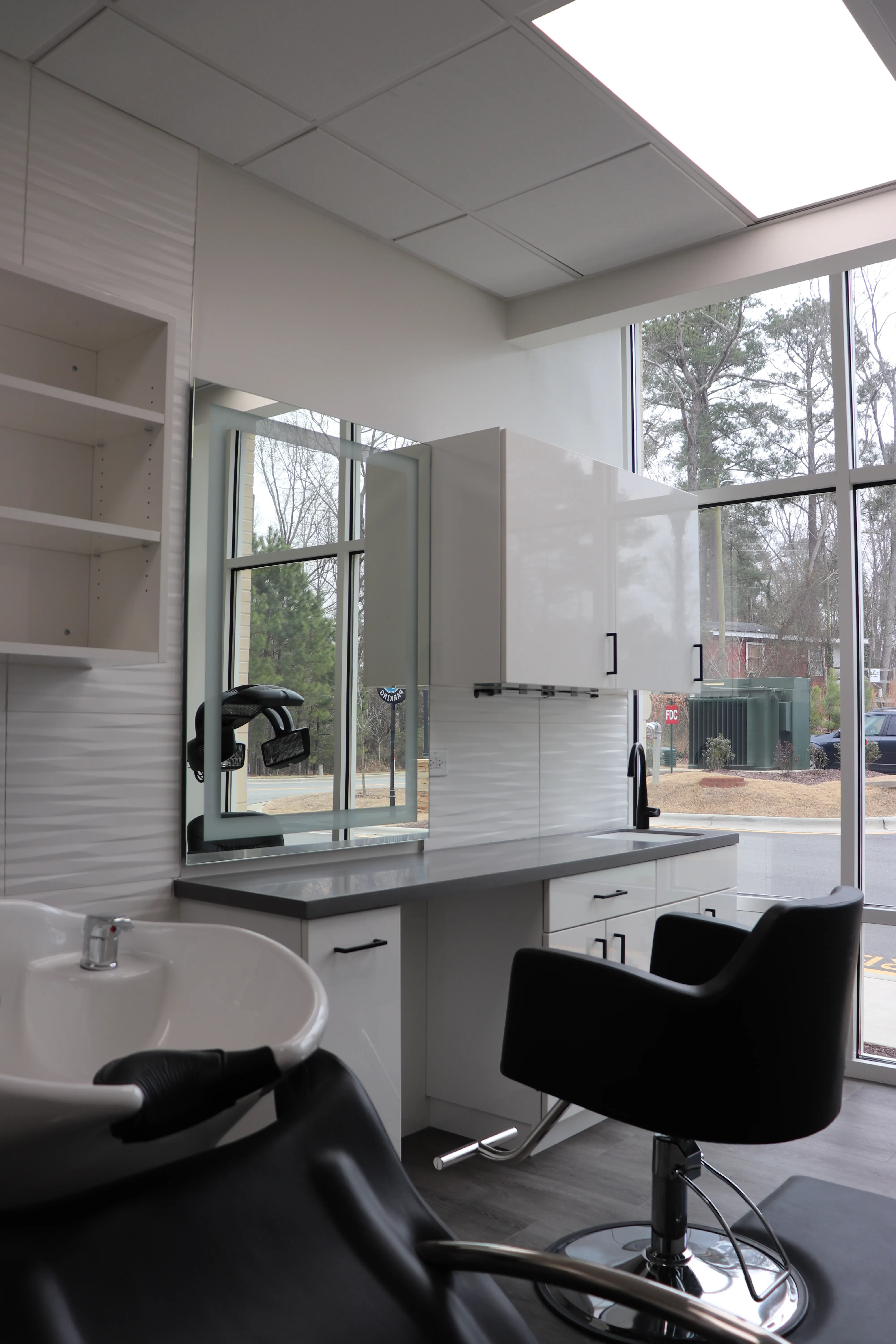 Furnished salon suite